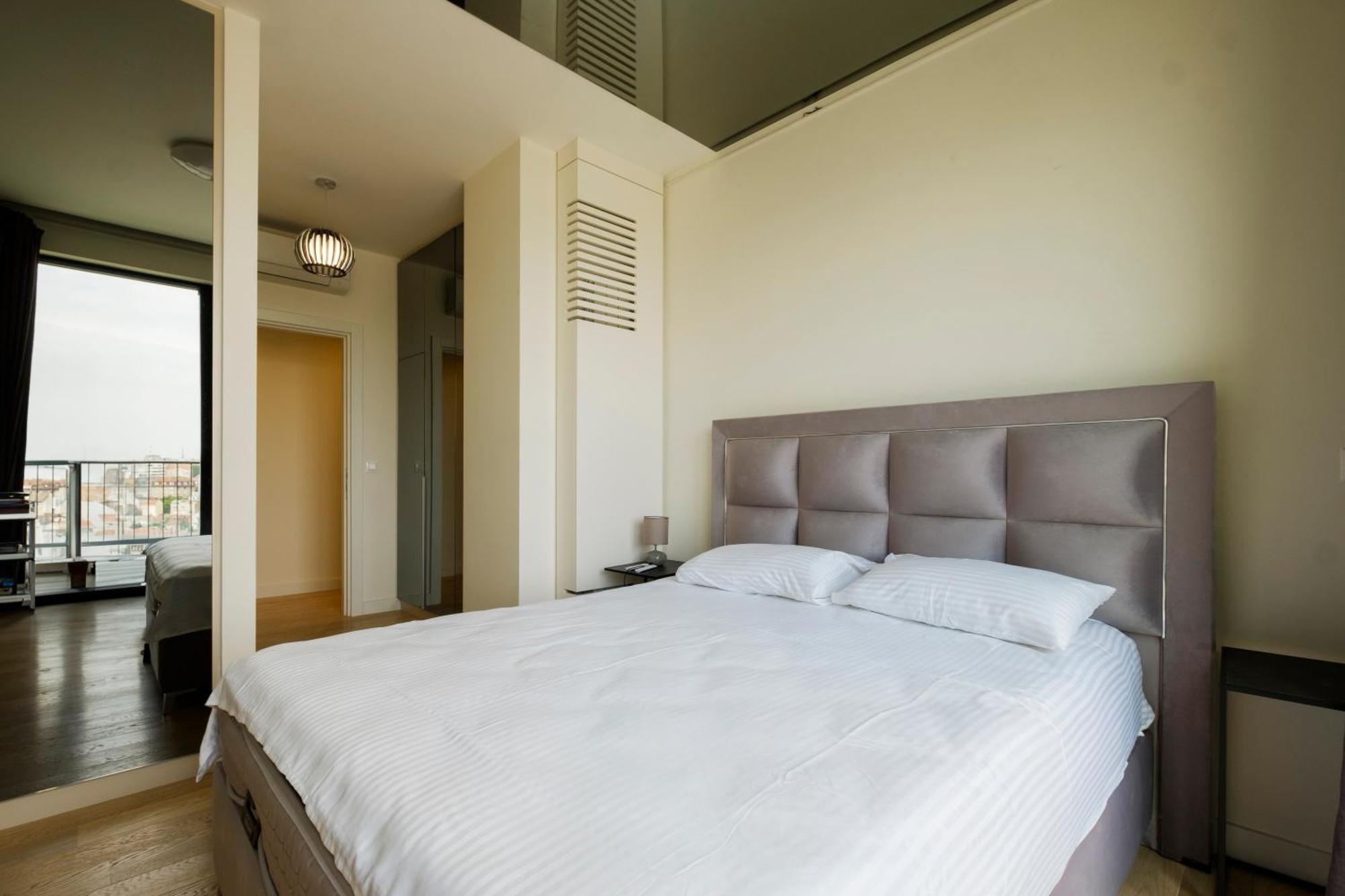 Waterfront By Business Apartment *