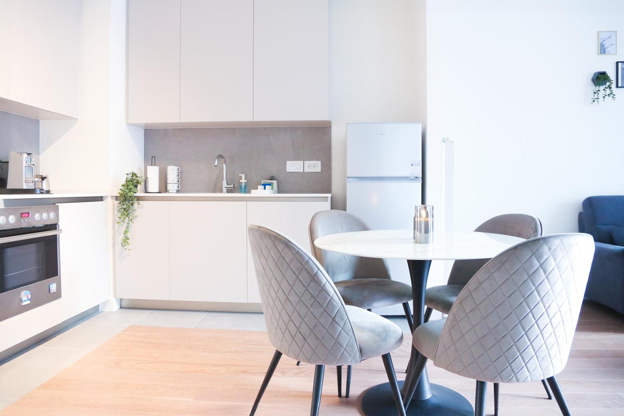 Waterfront By Business Apartment *